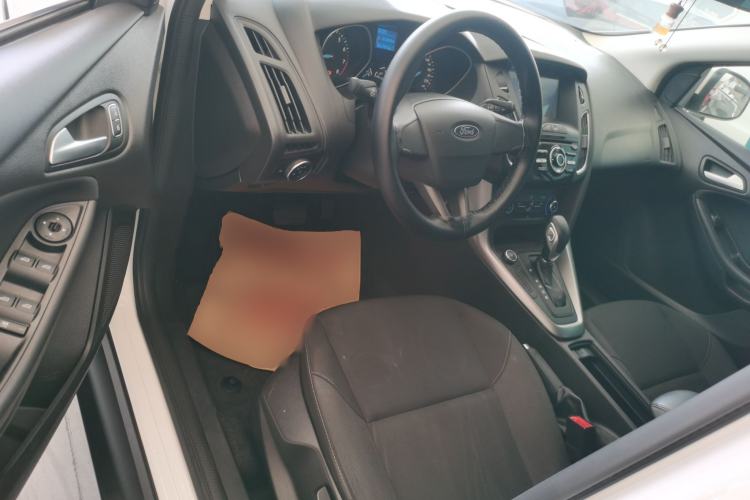 Used Ford Focus 2018 Hatchback Classic 1.6L Automatic Comfort Plus SmartDrive Edition Driver Seat