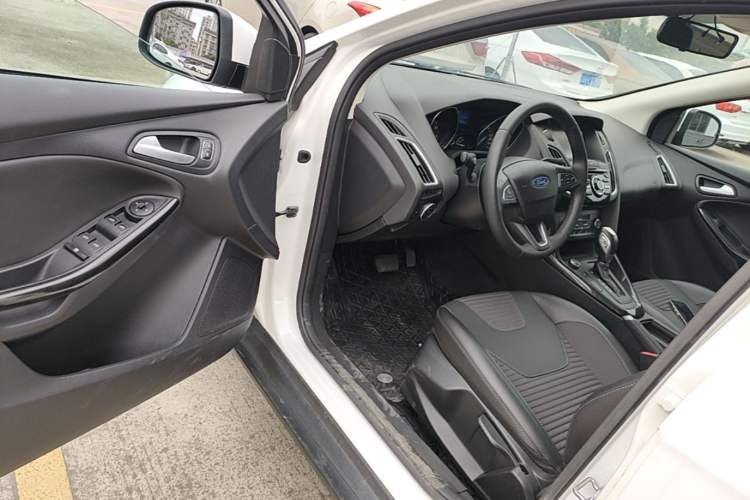 Used Ford Focus 2018 Sedan Classic EcoBoost 125 Automatic Supercharged Style SmartDrive Edition Driver Seat
