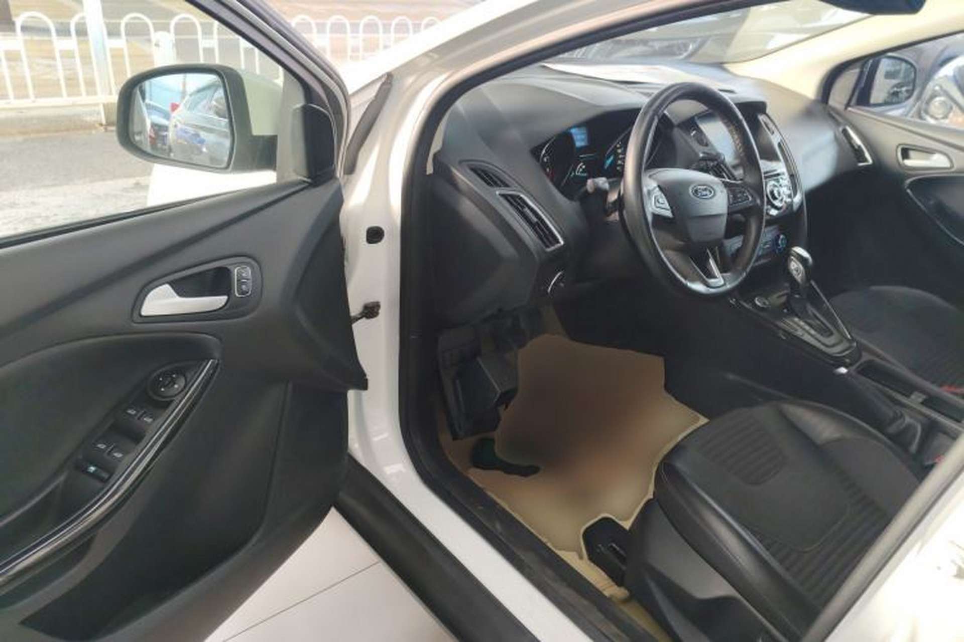 Used Ford Focus 2018 Hatchback Classic 1.6L Automatic Trendy SmartDrive Edition Driver Seat