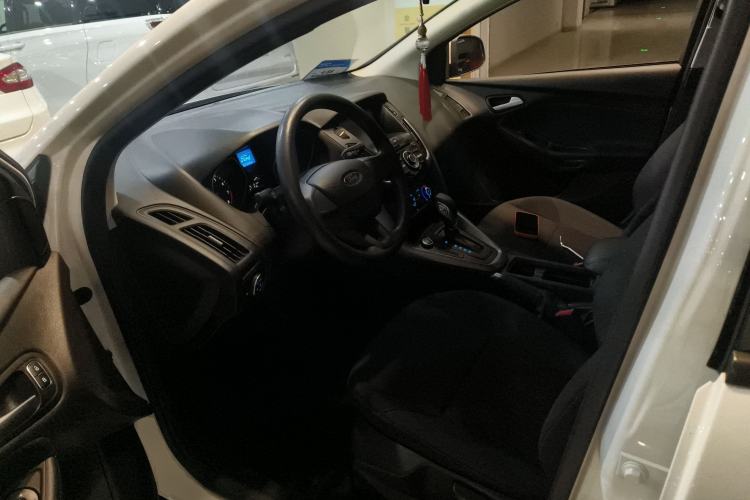 Used Ford Focus 2018 Hatchback Classic 1.6L Automatic Comfort Plus SmartDrive Edition Driver Seat