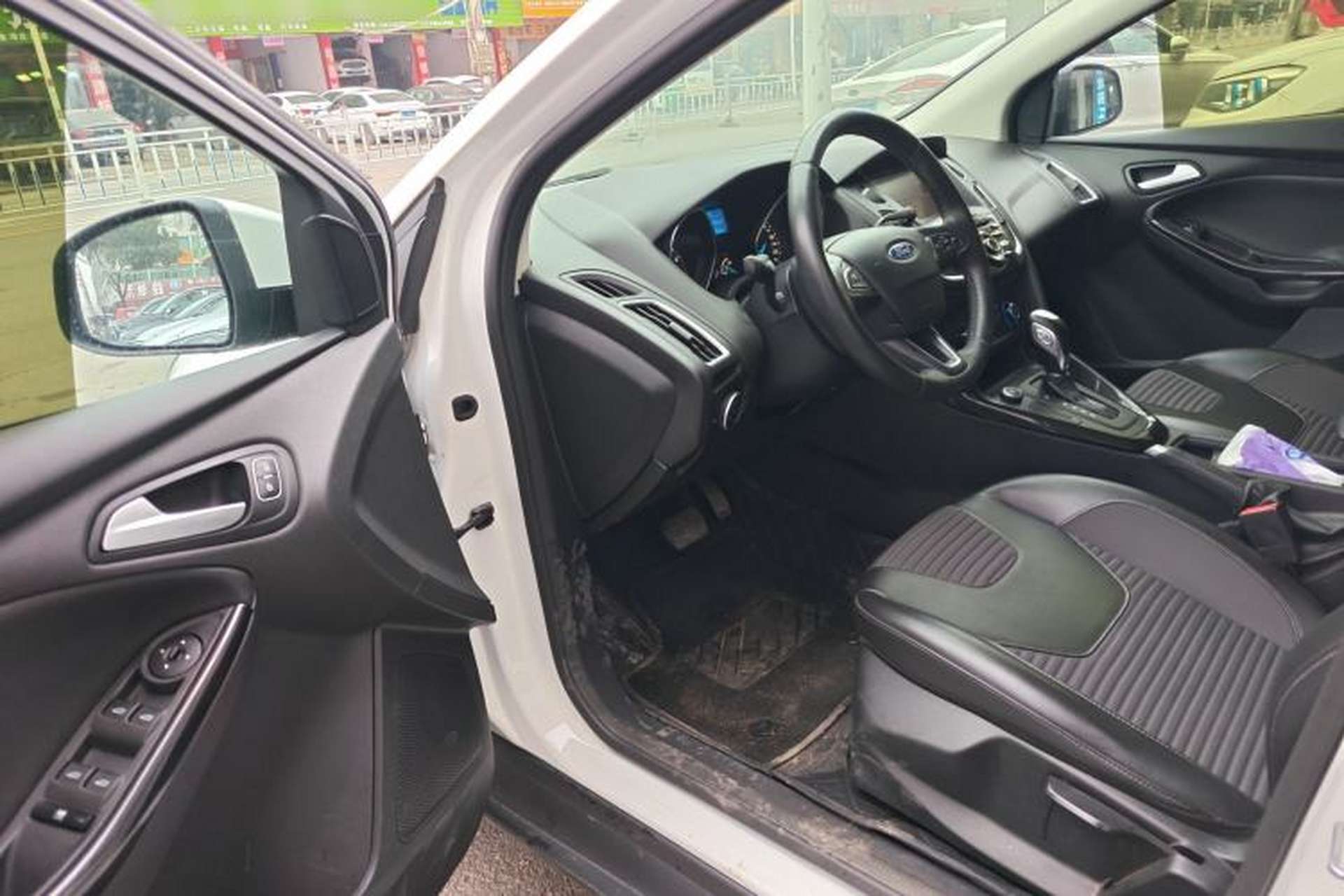 Used Ford Focus 2018 Hatchback Classic 1.6L Automatic Trendy SmartDrive Edition Driver Seat