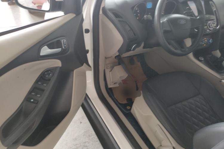 Used Ford Focus 2018 Sedan Classic 1.6L Manual Comfort Plus SmartDrive Edition Driver Seat
