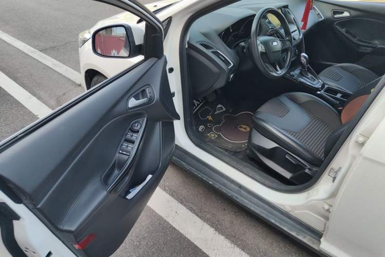 Used Ford Focus 2018 Sedan Classic EcoBoost 180 Automatic Elite Model Driver Seat
