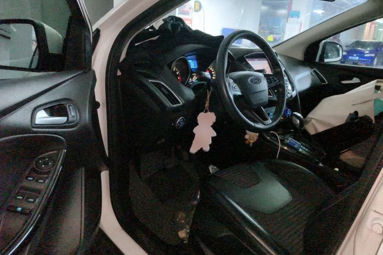 Used Ford Focus 2018 Hatchback Classic 1.6L Automatic Trendy SmartDrive Edition Driver Seat