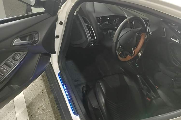 Used Ford Focus 2018 Hatchback Classic EcoBoost 180 Automatic Elite Model Driver Seat