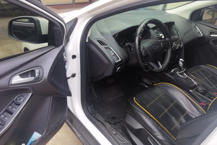 Used Ford Focus 2018 Sedan Classic 1.6L Automatic Trendy SmartDrive Edition Driver Seat