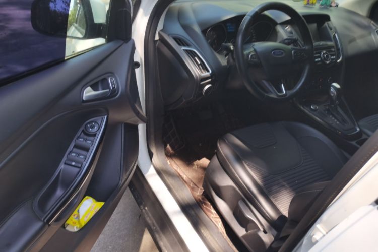 Used Ford Focus 2018 Hatchback Classic 1.6L Automatic Trendy SmartDrive Edition Driver Seat