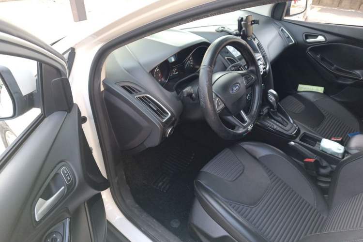 Used Ford Focus 2018 Sedan Classic 1.6L Automatic Trendy SmartDrive Edition Driver Seat