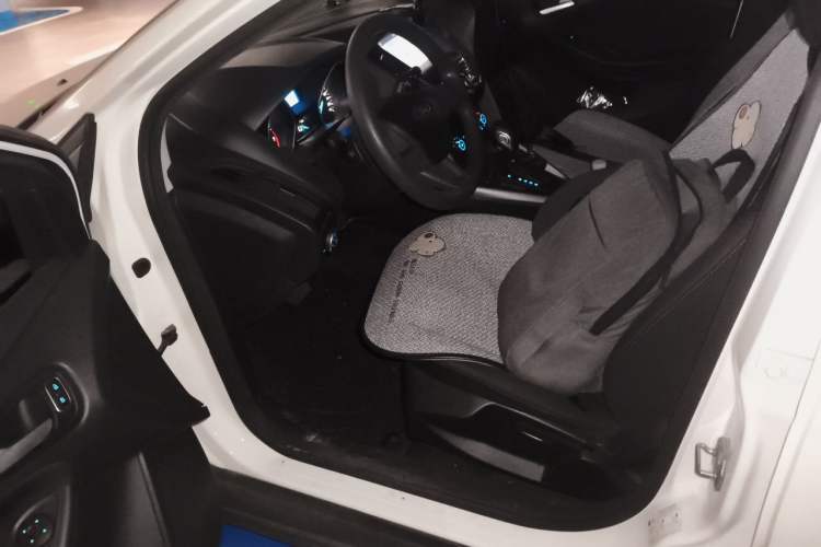 Used Ford Focus 2018 Hatchback Classic 1.6L Automatic Comfort Plus SmartDrive Edition Driver Seat
