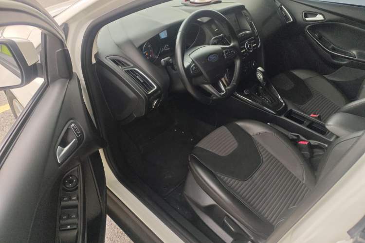 Used Ford Focus 2018 Hatchback Classic 1.6L Automatic Trendy SmartDrive Edition Driver Seat