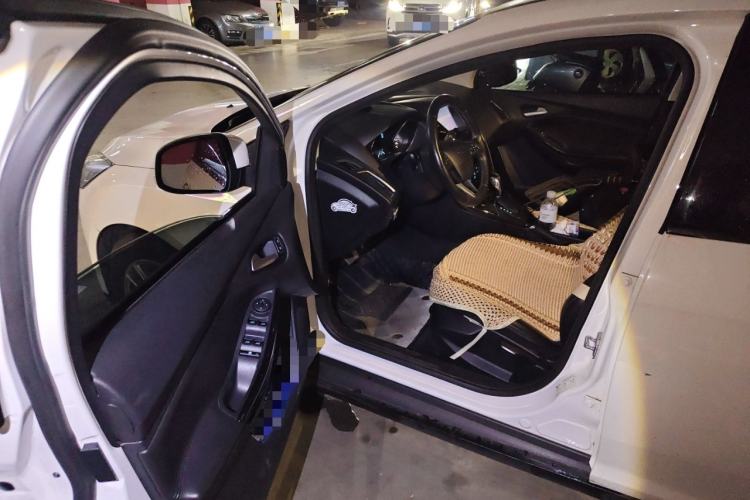 Used Ford Focus 2018 Hatchback Classic 1.6L Automatic Trendy SmartDrive Edition Driver Seat