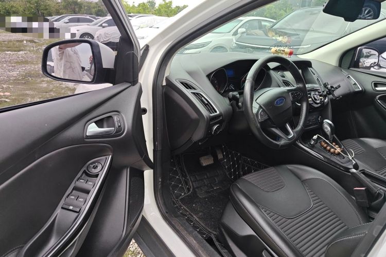 Used Ford Focus 2018 Sedan Classic 1.6L Automatic Trendy SmartDrive Edition Driver Seat
