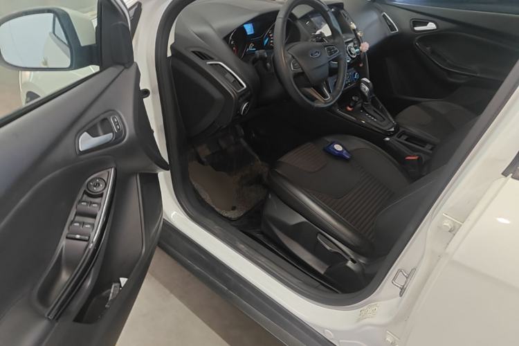 Used Ford Focus 2018 Hatchback Classic 1.6L Automatic Trendy SmartDrive Edition Driver Seat