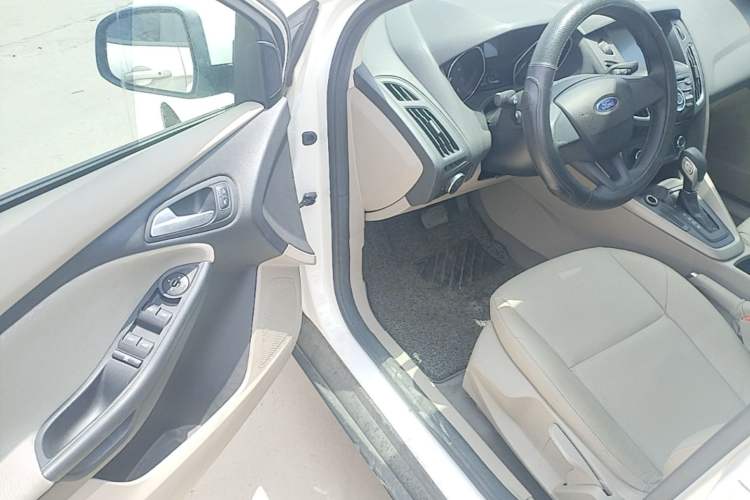 Used Ford Focus 2018 Sedan Classic 1.6L Automatic Comfort Plus Smart Drive Version Driver Seat