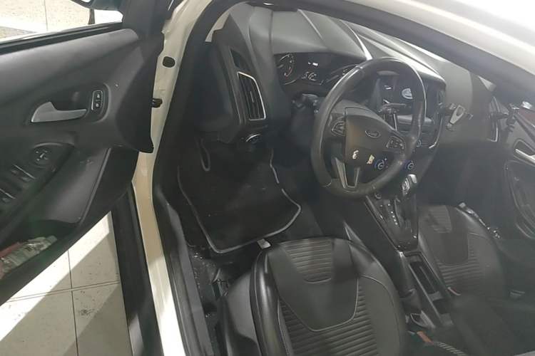 Used Ford Focus 2018 Hatchback Classic EcoBoost 180 Automatic Elite Model Driver Seat