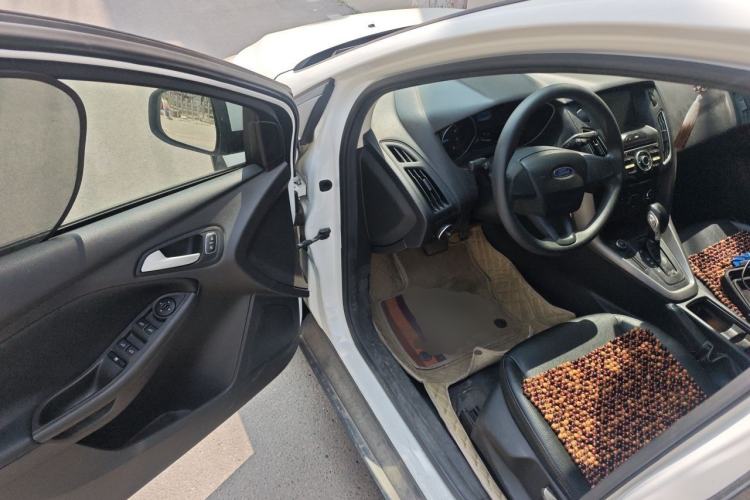 Used Ford Focus 2018 Hatchback Classic 1.6L Automatic Comfort Plus SmartDrive Edition Driver Seat