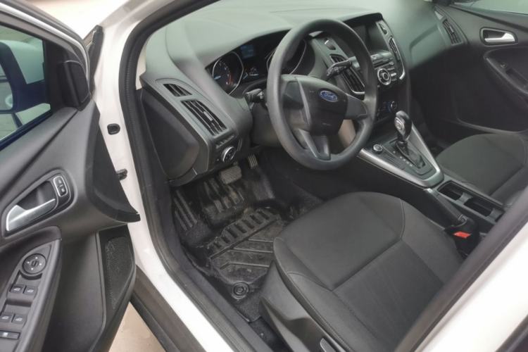 Used Ford Focus 2018 Hatchback Classic 1.6L Automatic Comfort Plus SmartDrive Edition Driver Seat