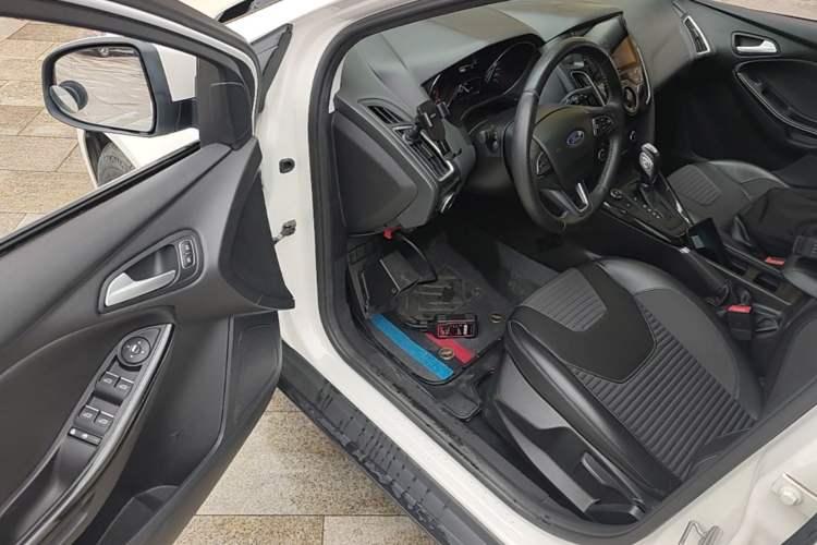 Used Ford Focus 2018 Sedan Classic EcoBoost 180 Automatic Elite Model Driver Seat