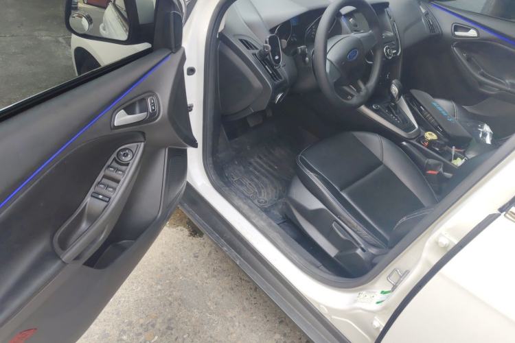 Used Ford Focus 2018 Hatchback Classic 1.6L Automatic Comfort Plus SmartDrive Edition Driver Seat