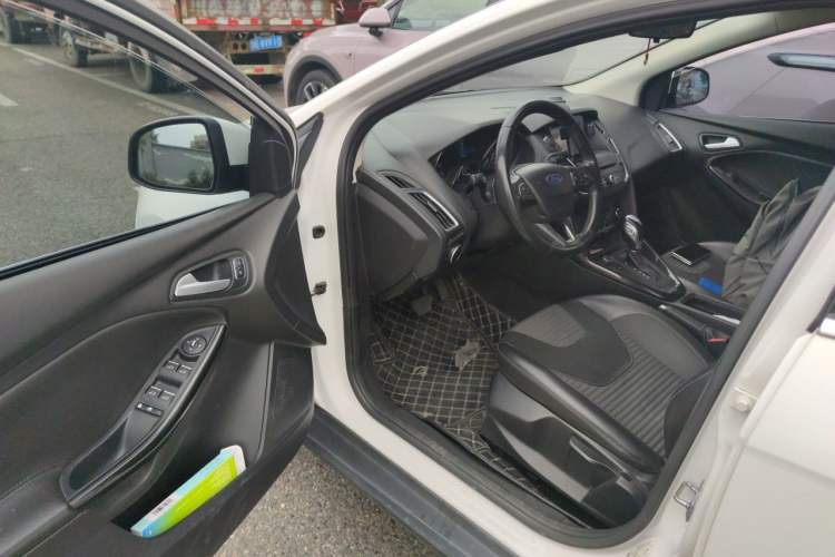 Used Ford Focus 2018 Sedan Classic EcoBoost 180 Automatic Elite Model Driver Seat