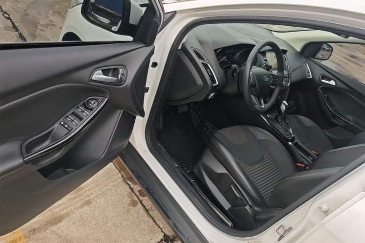 Used Ford Focus 2018 Hatchback Classic EcoBoost 180 Automatic Elite Model Driver Seat