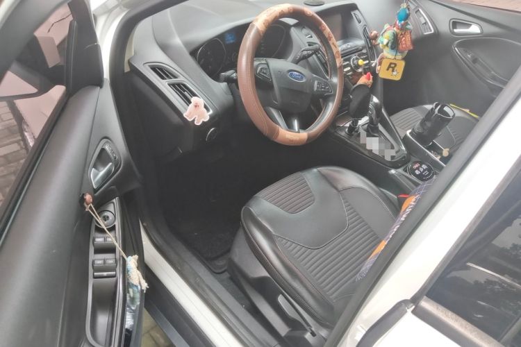 Used Ford Focus 2018 Hatchback Classic 1.6L Automatic Trendy SmartDrive Edition Driver Seat