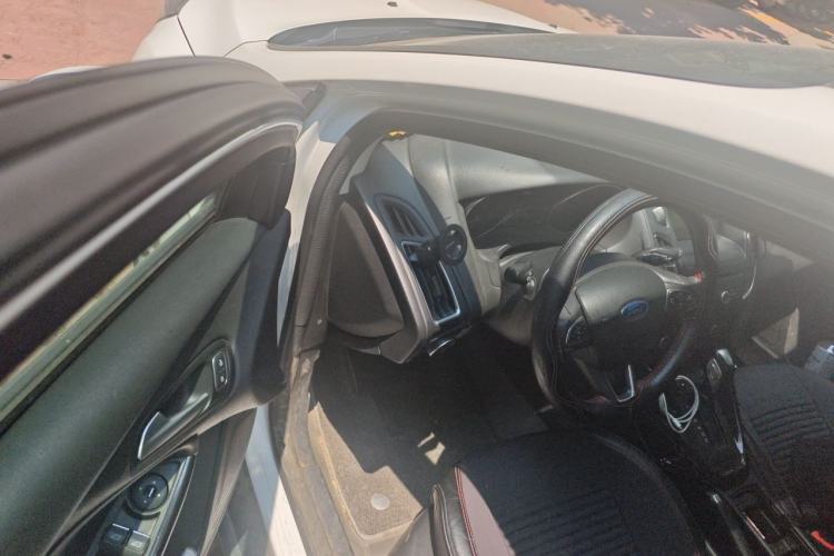 Used Ford Focus 2018 Hatchback Classic EcoBoost 180 Automatic Elite Model Driver Seat