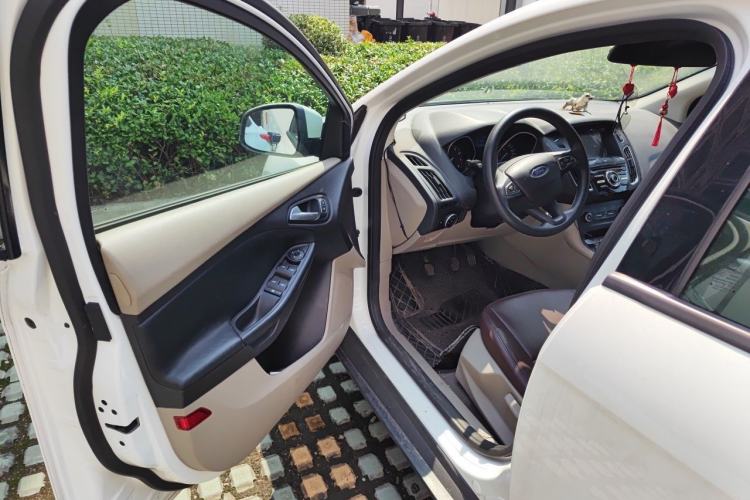 Used Ford Focus 2018 Sedan Classic 1.6L Manual Comfort Plus SmartDrive Edition Driver Seat