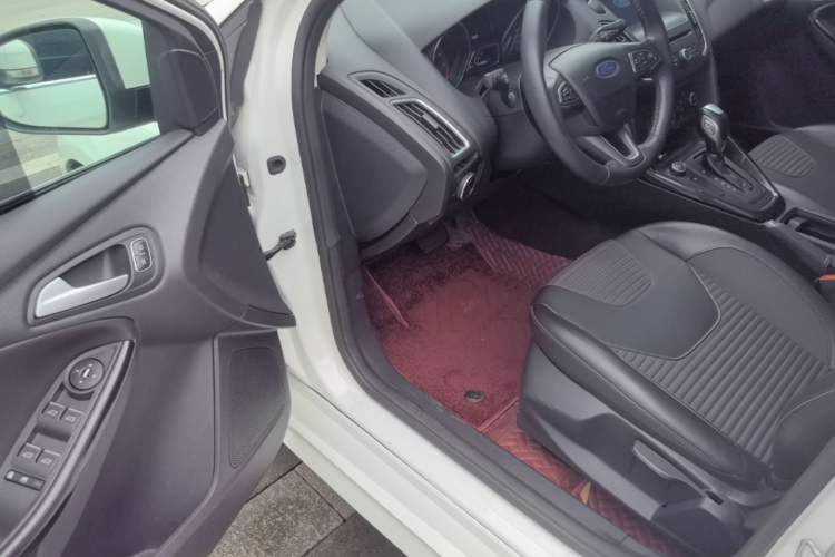 Used Ford Focus 2018 Hatchback Classic EcoBoost 180 Automatic Elite Model Driver Seat