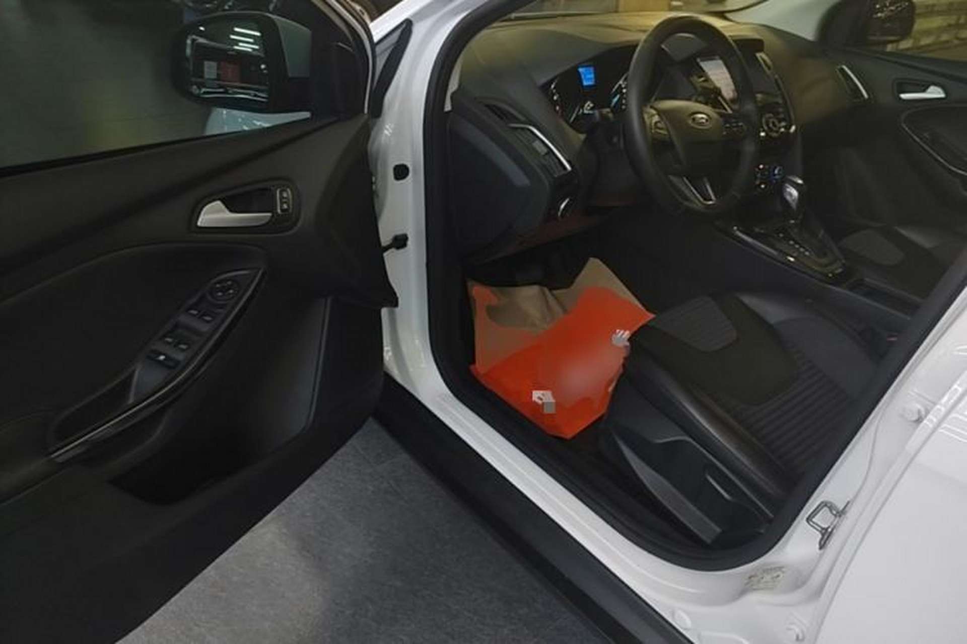 Used Ford Focus 2018 Hatchback Classic 1.6L Automatic Trendy SmartDrive Edition Driver Seat