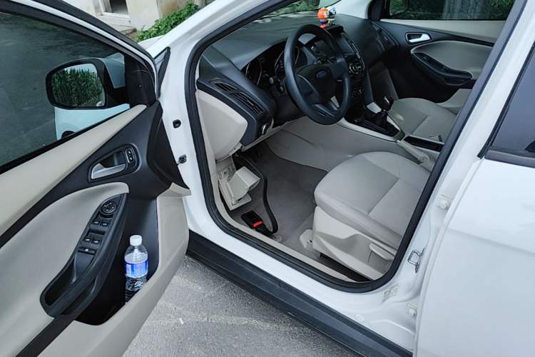 Used Ford Focus 2018 Sedan Classic 1.6L Manual Comfort Plus SmartDrive Edition Driver Seat