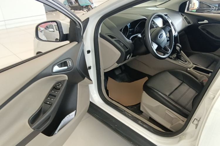 Used Ford Focus 2018 Sedan Classic 1.6L Automatic Comfort Plus Smart Drive Version Driver Seat