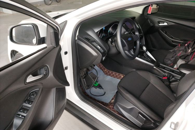 Used Ford Focus 2018 Hatchback Classic 1.6L Automatic Comfort Plus SmartDrive Edition Driver Seat