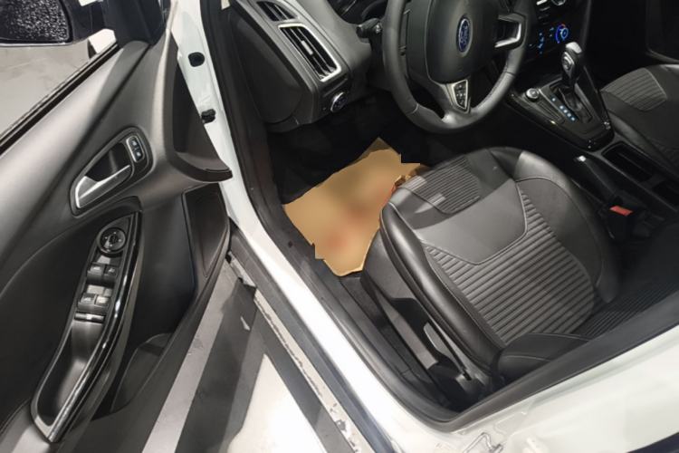 Used Ford Focus 2018 Hatchback Classic 1.6L Automatic Trendy SmartDrive Edition Driver Seat
