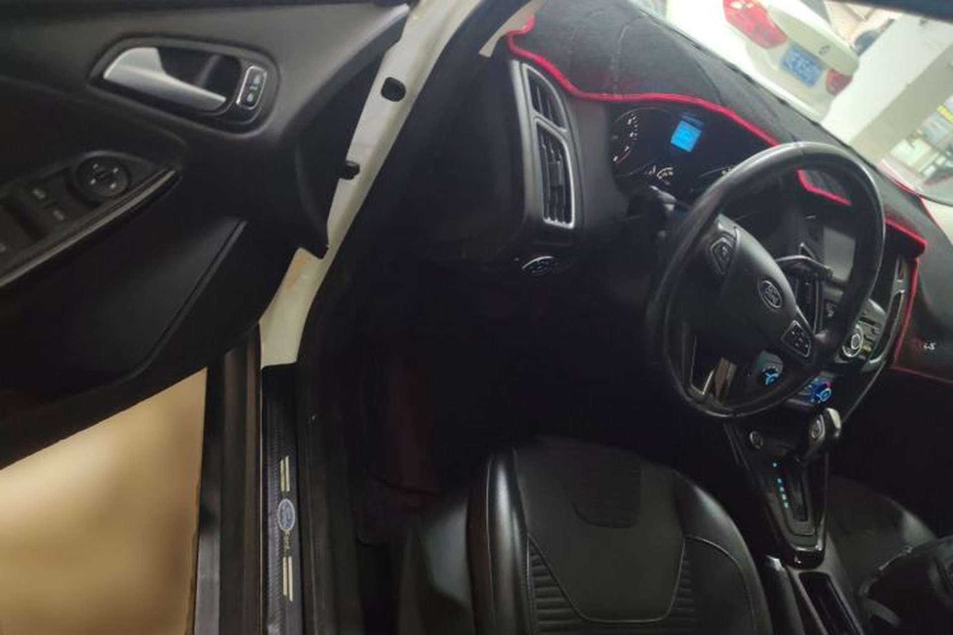 Used Ford Focus 2018 Hatchback Classic 1.6L Automatic Trendy SmartDrive Edition Driver Seat