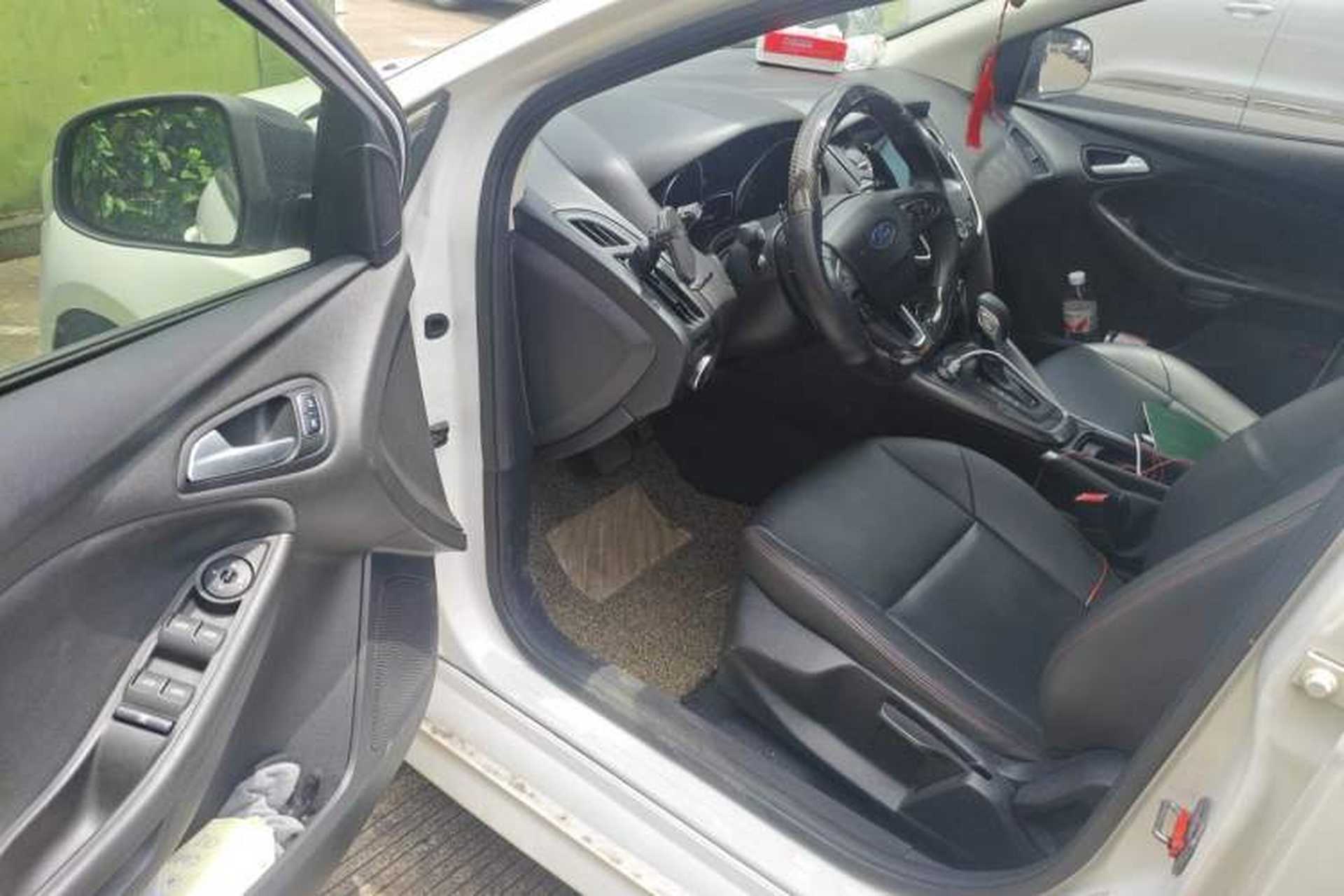 Used Ford Focus 2018 Hatchback Classic 1.6L Automatic Comfort Plus SmartDrive Edition Driver Seat
