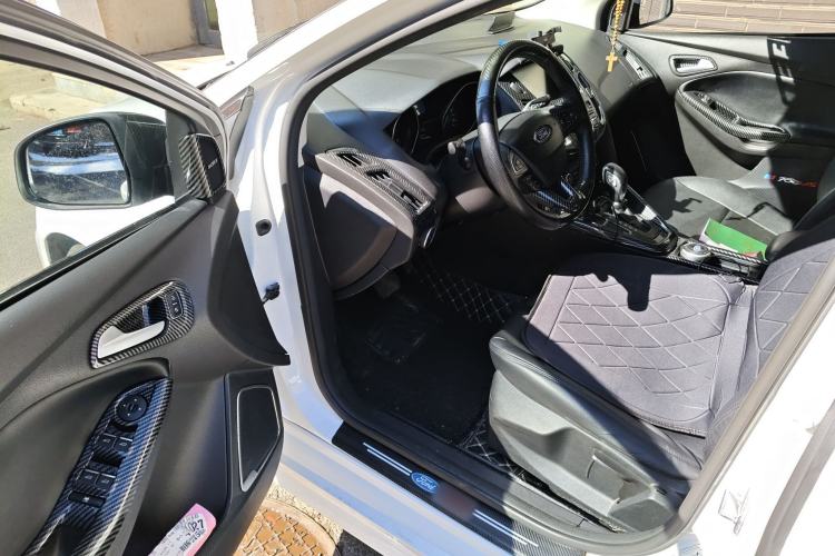 Used Ford Focus 2018 Hatchback Classic 1.6L Automatic Comfort Plus SmartDrive Edition Driver Seat