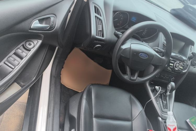 Used Ford Focus 2018 Hatchback Classic 1.6L Automatic Comfort Plus SmartDrive Edition Driver Seat