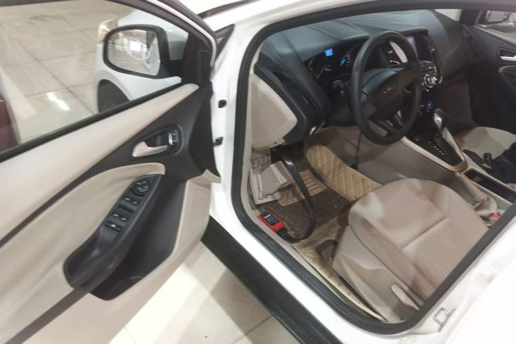 Used Ford Focus 2018 Sedan Classic 1.6L Automatic Comfort Plus Smart Drive Version Driver Seat