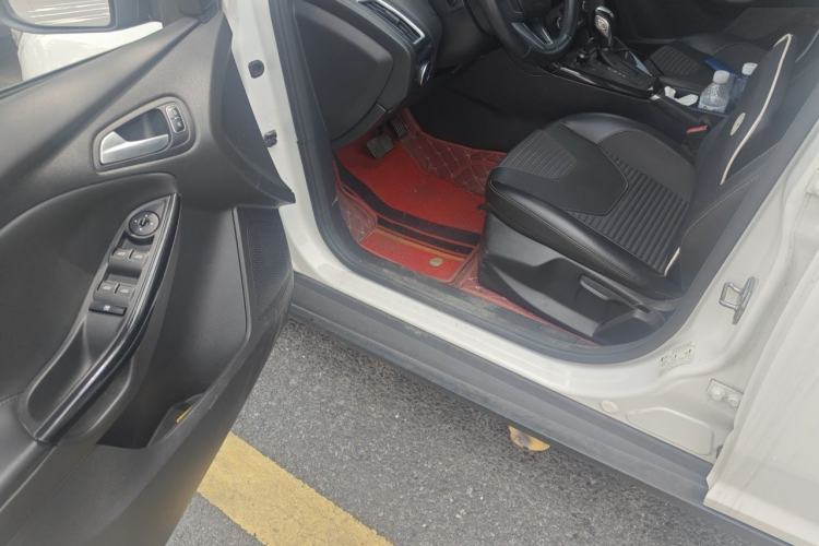 Used Ford Focus 2018 Two-Door Classic EcoBoost 125 Automatic Supercharged Style SmartDrive Edition Driver Seat