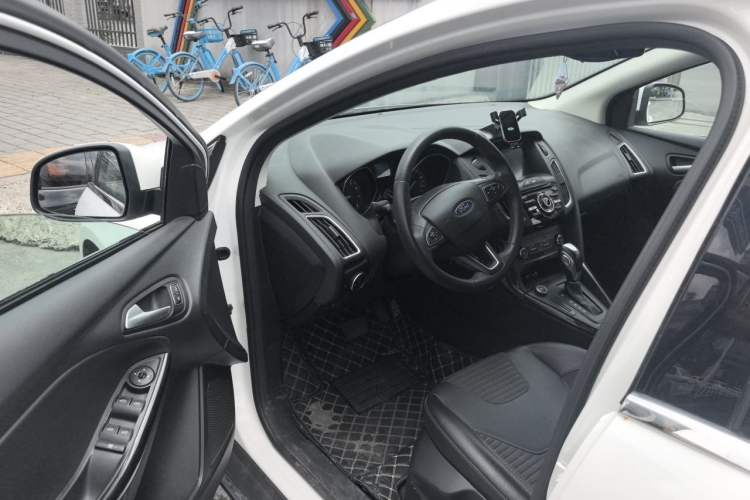 Used Ford Focus 2018 Sedan Classic 1.6L Automatic Trendy SmartDrive Edition Driver Seat