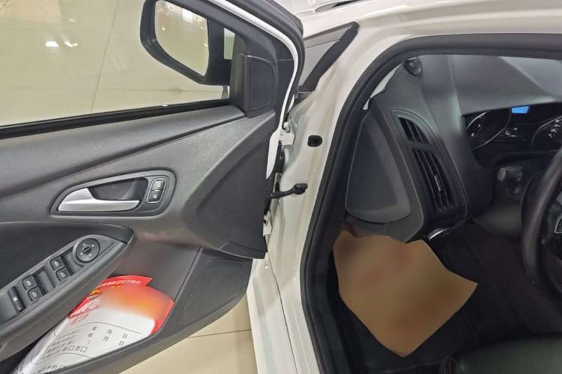 Used Ford Focus 2018 Hatchback Classic 1.6L Automatic Comfort Plus SmartDrive Edition Driver Seat