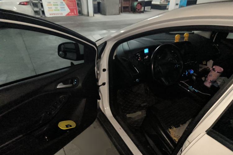 Used Ford Focus 2018 Hatchback Classic 1.6L Automatic Trendy SmartDrive Edition Driver Seat