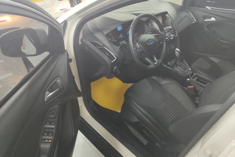 Used Ford Focus 2018 Sedan Classic 1.6L Automatic Trendy SmartDrive Edition Driver Seat