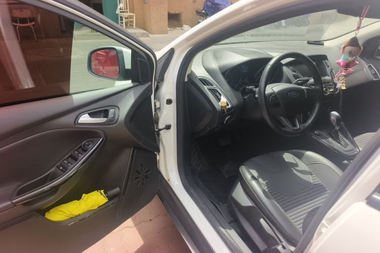 Used Ford Focus 2018 Hatchback Classic 1.6L Automatic Trendy SmartDrive Edition Driver Seat