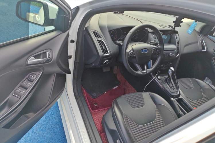 Used Ford Focus 2018 Hatchback Classic EcoBoost 180 Automatic Elite Model Driver Seat
