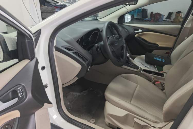 Used Ford Focus 2018 Sedan Classic 1.6L Automatic Comfort Plus Smart Drive Version Driver Seat