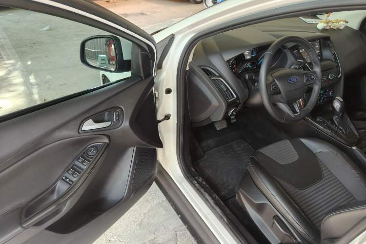 Used Ford Focus 2018 Sedan Classic EcoBoost 180 Automatic Elite Model Driver Seat