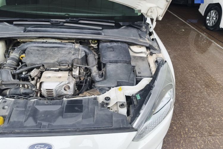 Used Ford Focus 2018 Two-Door Classic EcoBoost 125 Automatic Supercharged Style SmartDrive Edition Engine Bay Left
