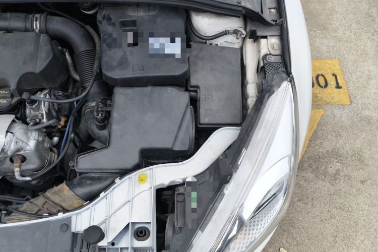 Used Ford Focus 2018 Two-Door Classic EcoBoost 125 Automatic Supercharged Style SmartDrive Edition Engine Bay Left